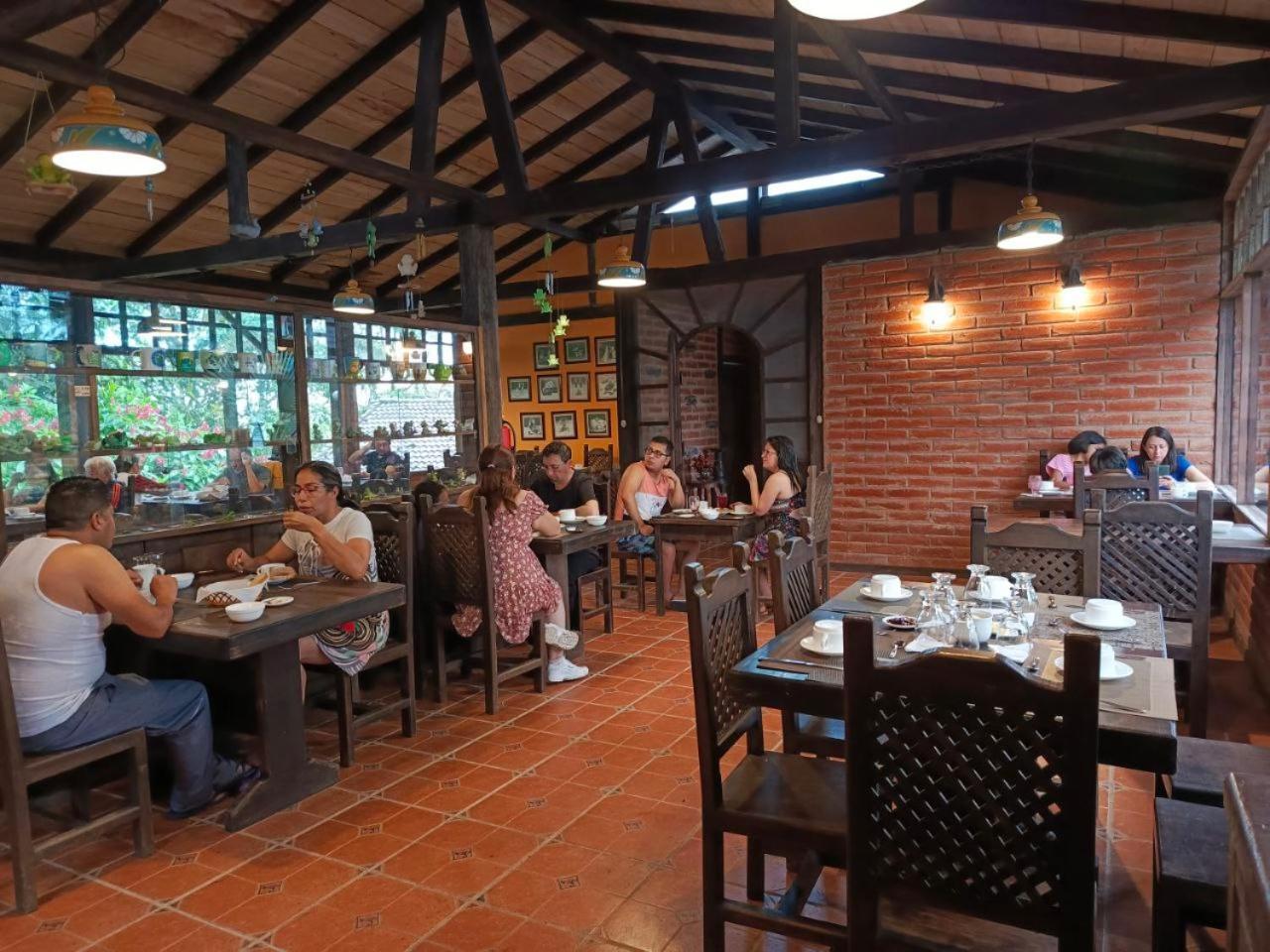 Hosteria Sapos Y Ranas Milpe Exterior foto